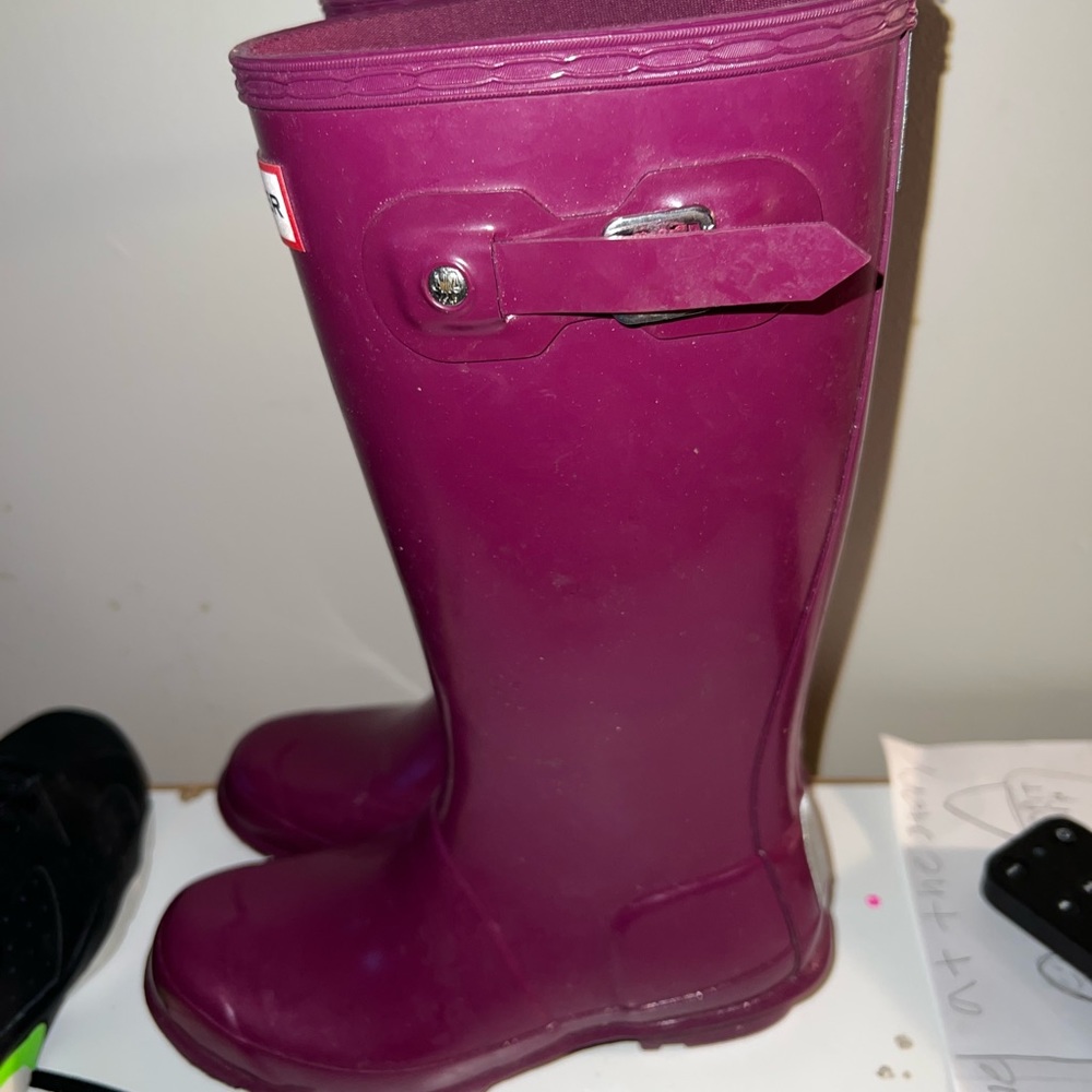 Kids purple hunter rain boots worn 2 times